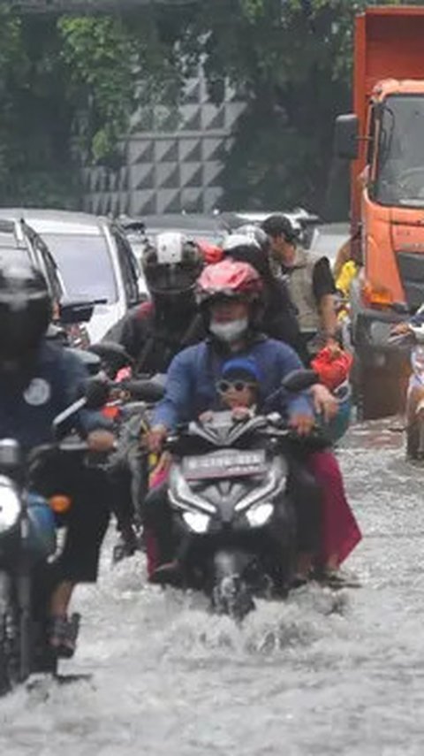 Titik Banjir Jakarta Hari Ini: 15 RT dan 2 Ruas Jalan Masih Tergenang, Ketinggian Air Capai 80 Centimeter