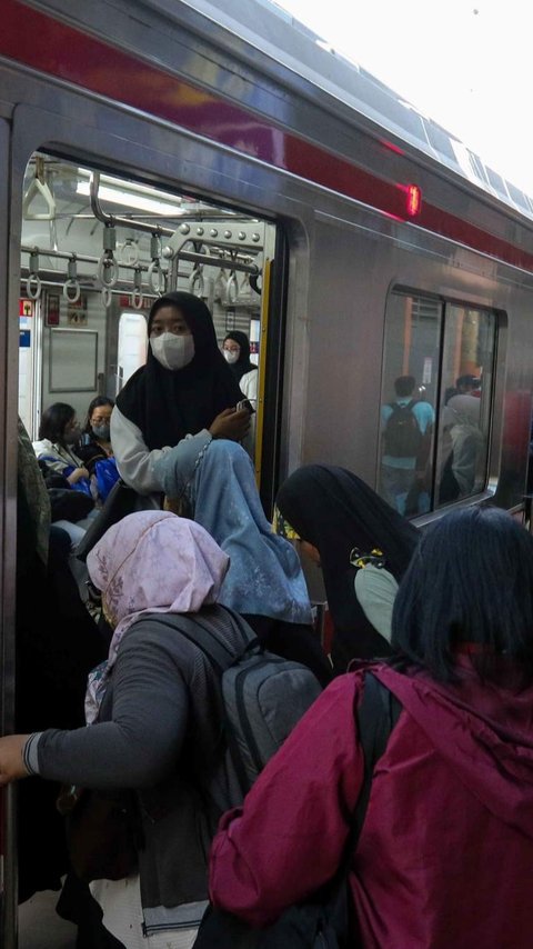 KAI Commuter Bakal Tutup Semua Loket Tiket, Beralih ke Sistem Digital Penuh