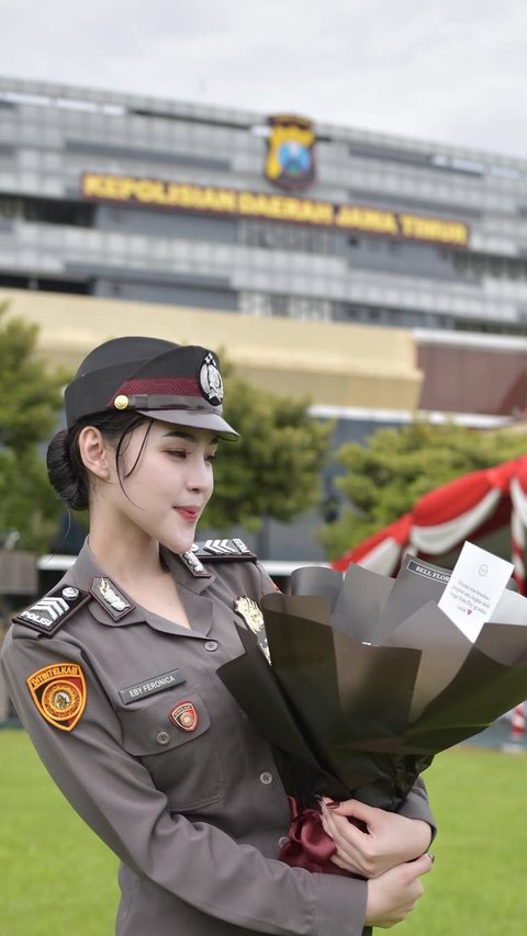 Naik Pangkat Brigadir Evy Veronica Cantik Bak Artis Korea, Diberi Jempol sama Jenderal Polisi