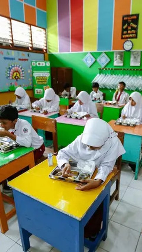 Makan Bergizi Gratis di 26 Provinsi Dimulai Hari Ini, Berikut Titik Lokasinya