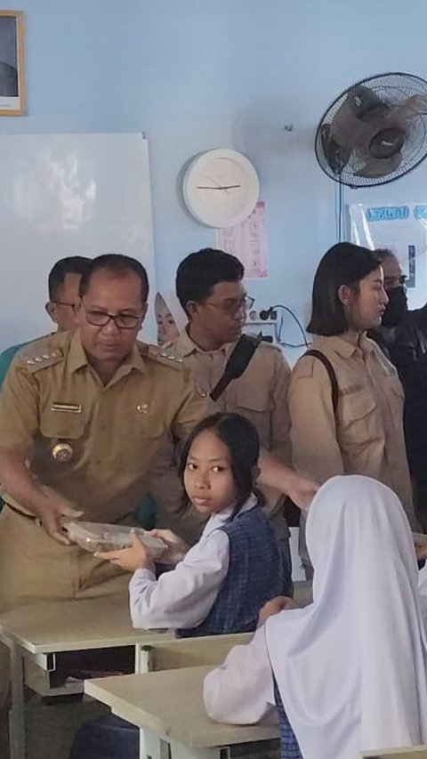 Potret Menu Makan Bergizi Gratis di Makassar, Siswa: Enak Rasanya, Harus Ganti Tiap Hari