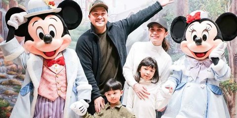 Keluarga Idaman, Potret Seru Liburan Glenn Alinskie & Chelsea Olivia Bersama Anak-anak ke Disneyland Shanghai