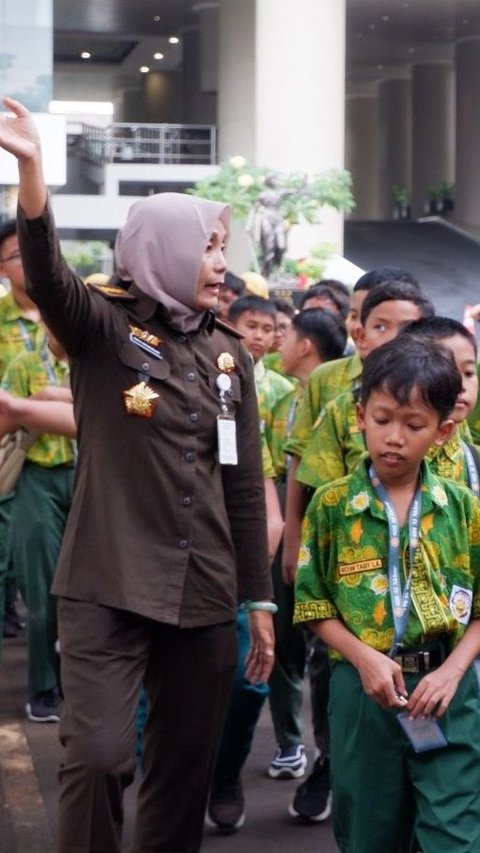 Foto Antusiasme `Adhyaksa Belia` Kala Office Tour di Kejagung