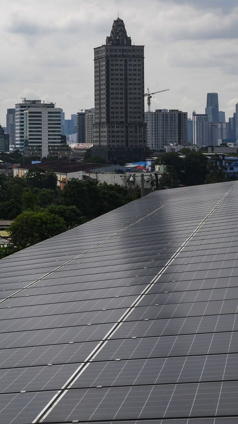 FOTO: Pemprov Jakarta Dorong Penggunaan PLTS Atap untuk Mitigasi Perubahan Iklim