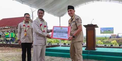 Mentan Amran Salurkan Bantuan Pompa hingga Alsintan, Produksi Padi di Bangkalan Meningkat Signifikan