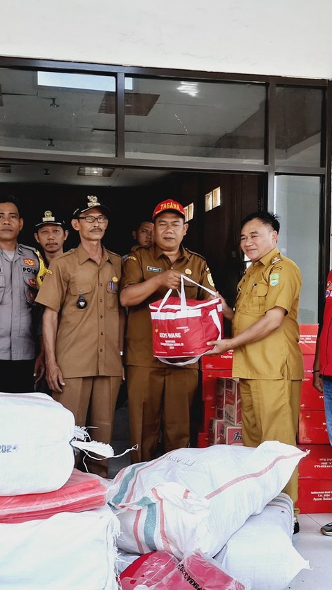 Kemensos Gerak Cepat Distribusikan Logistik Puting Beliung Subang