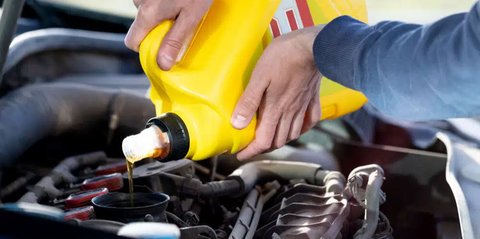 Mengetahui Waktu Ideal Mengganti Oli Mobil Transmisi Otomatis