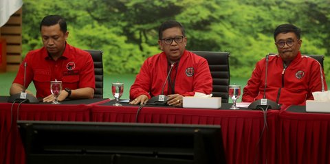 FOTO: Momen Hasto Kristiyanto Muncul Pertama Kali usai Jadi Tersangka dan Rumah Diobok-obok KPK