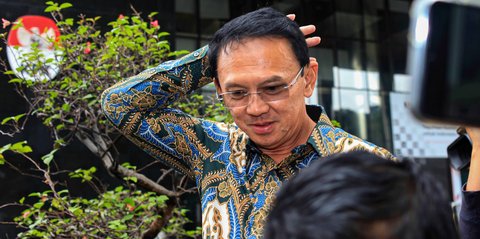 VIDEO: Ngeri Ahok Diperiksa Tersandung di KPK, Nyaris Jatuh