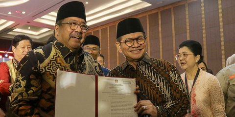 FOTO: Senyum Pramono-Rano Resmi Ditetapkan Jadi Gubernur dan Wakil Gubernur Jakarta Terpilih