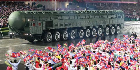 FOTO: Tampang Gahar Rudal Nuklir Korut Hwasong-20, Diklaim Bisa Menjangkau Amerika