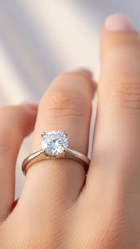 7 Trik Styling Cincin Emas 1 Gram Biar Terlihat Mewah di Setiap Acara