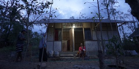 Pelita di Ujung Negeri: Kisah Warga Anggi dan Musi Banyuasin Menjemput Terang