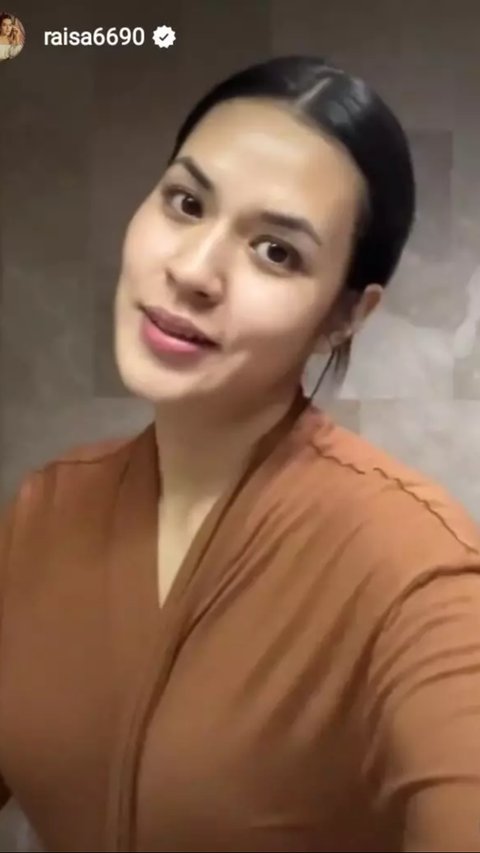 6 Potret Raisa Tanpa Polesan Makeup, Menawan dan Glowing Bak Remaja