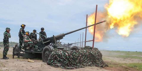 FOTO: Momen Kasad Jenderal Maruli Jatuhkan Drone Musuh dengan Mistral Atlas