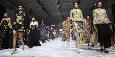 FOTO: Warisan Nusantara di Panggung JFW 2026, Tenun Tradisional Tampil Modern dan Inovatif