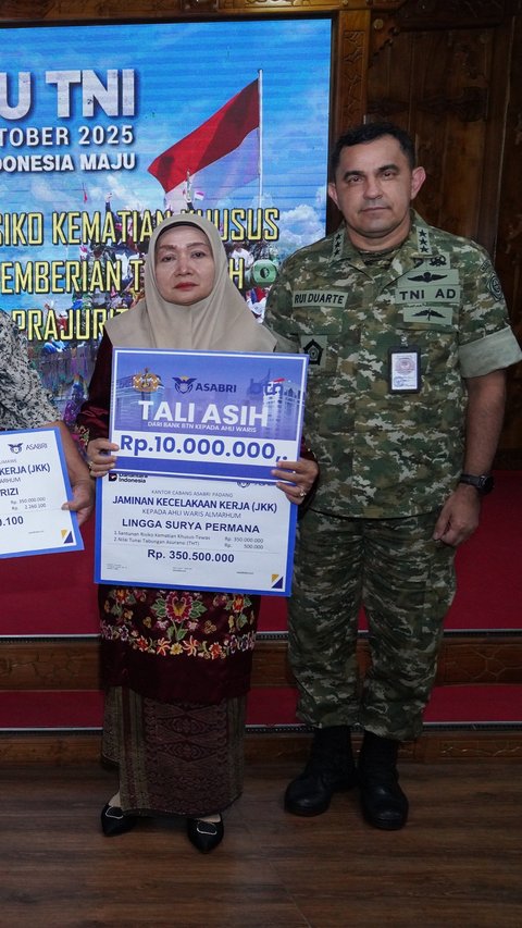 Penghormatan untuk Prajurit Gugur, Panglima TNI Berikan Santunan kepada Ahli Waris