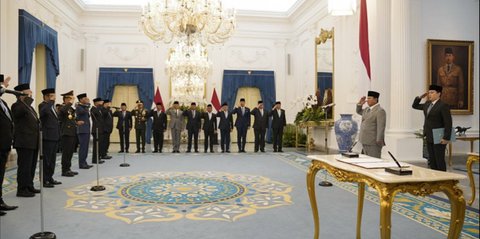 VIDEO: Tatapan Mahfud Hormat ke Prabowo Disorot, Resmi Ditunjuk Jadi Tim Reformasi Polri