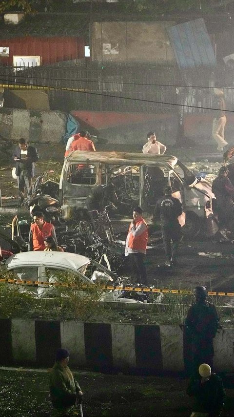 FOTO:  Ledakan Bom Mobil Guncang New Delhi, 10 Tewas di Dekat Benteng Merah