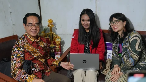 {{caption}}