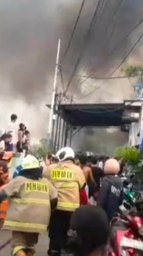 Kebakaran di Palmerah Padam, 50 Rumah Hangus dan 14 Orang Luka-Luka