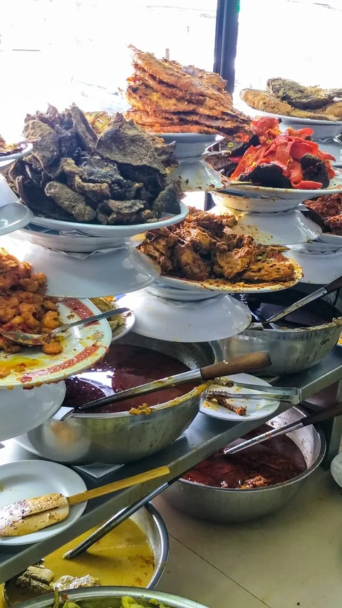 Ketahui 9 Jenis Makanan yang Paling Mengundang Lalat dan Strategi Mengamankannya di Restoran