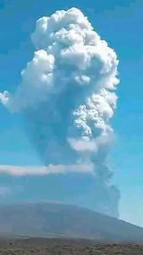 FOTO: Gunung Hayli Gubbi di Ethiopia Meletus untuk Pertama Kalinya dalam 12.000 Tahun