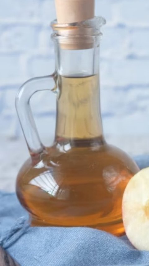 7 Larutan Penolak Ular Tanpa Bau Menyengat, dari Minyak Cengkeh hingga Cuka