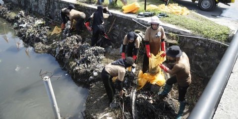 Wujudkan Komitmen Hijau, 28 BUMN Keroyokan Olah Sampah di Destinasi Wisata Super Prioritas