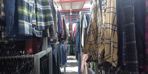 VIDEO: Perintah Prabowo Pedagang Thrifting Pasar Senen Banting Setir Jual Produk Lokal