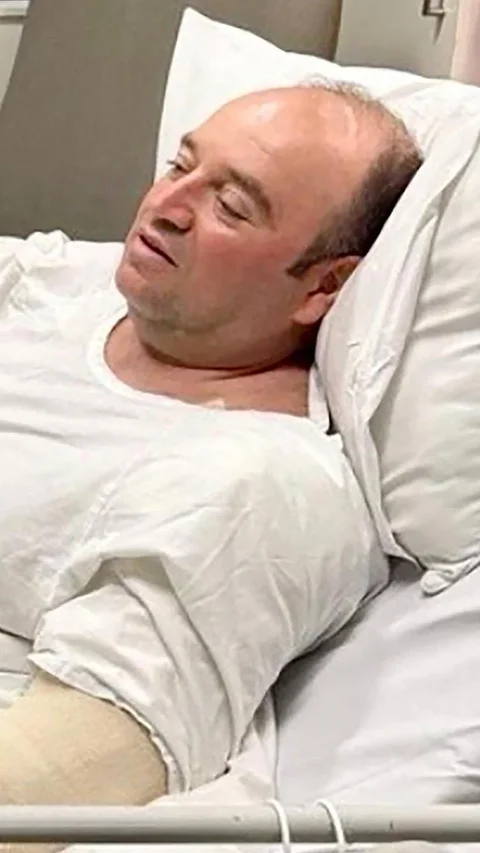 FOTO: Inilah Ahmed Sosok di Balik Aksi Penyelamatan di Pantai Bondi