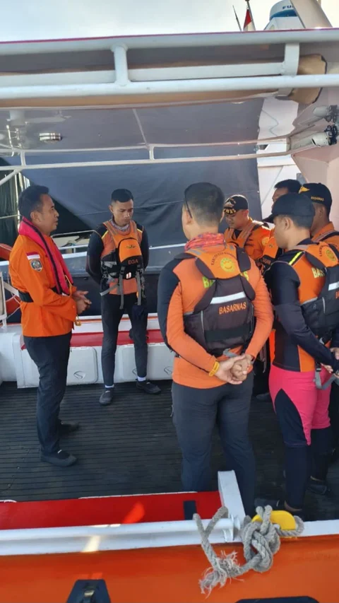 Diterjang Gelombang Laut Indramayu, Kapal Nelayan Tenggelam 10 ABK Masih Hilang