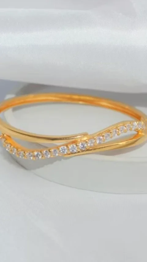 7 Kesalahan Memakai Gelang Emas yang Membuat Cepat Kusam dan Rusak, Perbaiki demi Investasi Maksimal