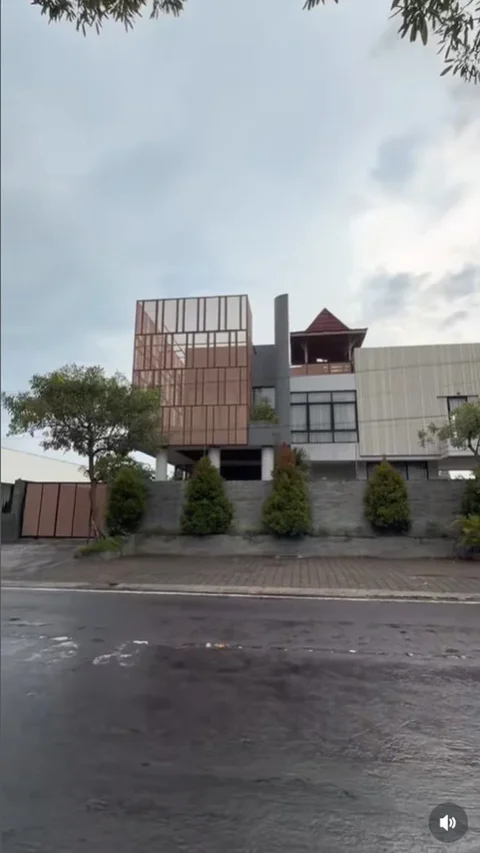 Potret Rumah Mewah Denny Caknan, Ada Wifi Gratis buat Warga Sekitar dan Jadi Pusat COD