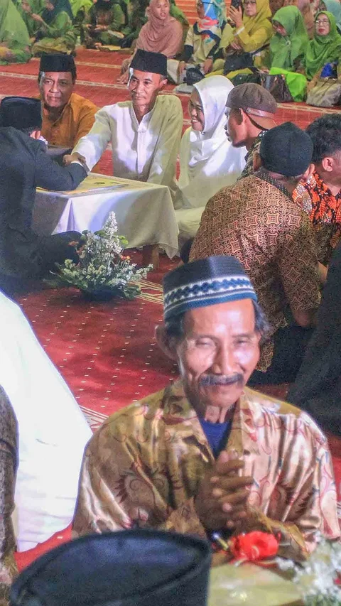 FOTO: 51 Pasangan Menikah Massal di Masjid Istiqlal