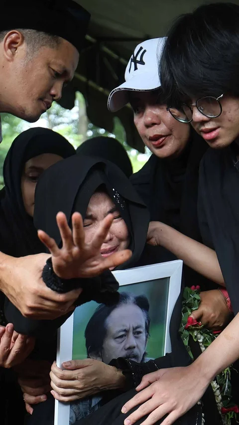 FOTO: Perpisahan Mengharukan Epy Kusnandar Ikon Kang Mus yang Dicintai Publik