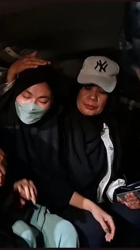 Tangis Karina Ranau, Istri Setia Dampingi Almarhum Epy Kusnandar hingga Akhir Hayat