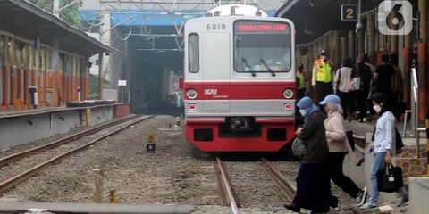 Penumapng KRL Melonjak Tajam, KAI Commuter Tambah 12 Unit Kereta Baru