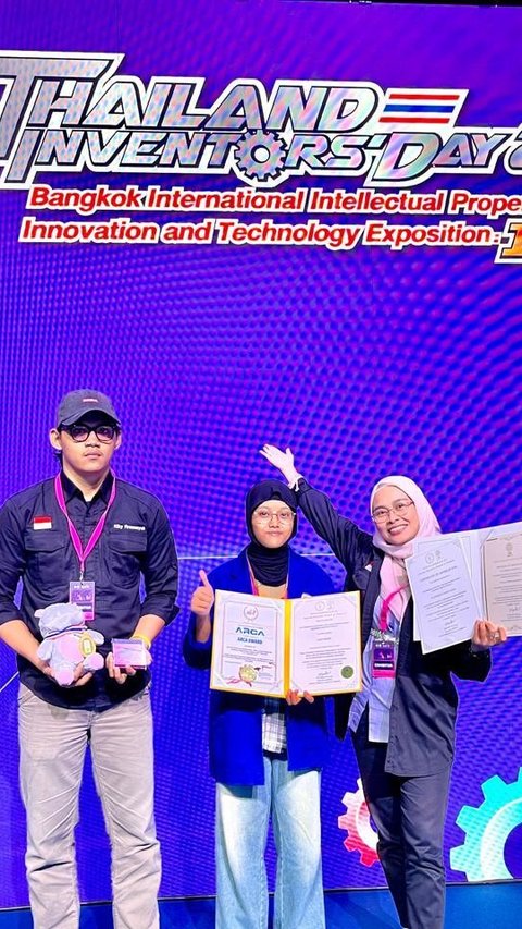 ITPLN Raih Gold Medal di IPITEx Bangkok