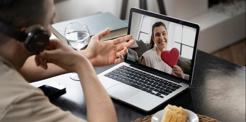 21 Ide Kreatif Rayakan Valentine Jarak Jauh, Buktikan Cinta Tetap Hangat Meski Terpisah Jauh