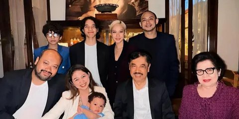 6 Potret Perayaan Ulang Tahun Ayah BCL ke-81, Satu Keluarga Awet Muda Semua