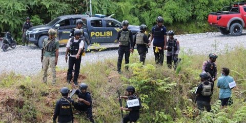 VIDEO: Rekonstruksi Kekejaman KKB Tembak Anggota Brimob di Papua, Dijaga Polisi Bersenjata