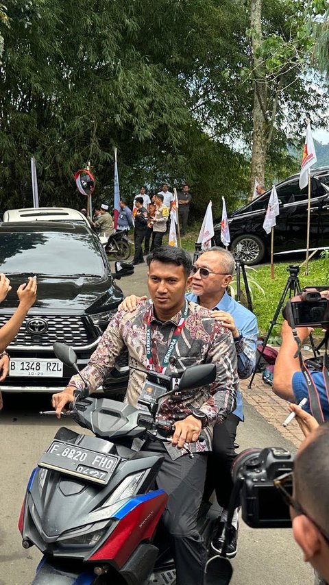 Elite KIM Plus Mulai Mendatangi Kediaman Prabowo di Hambalang, Zulhas dan Hatta Dibonceng Motor