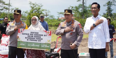 Swasembada Pangan, Kapolri dan Sultan HB X Tanam Jagung di Bantul