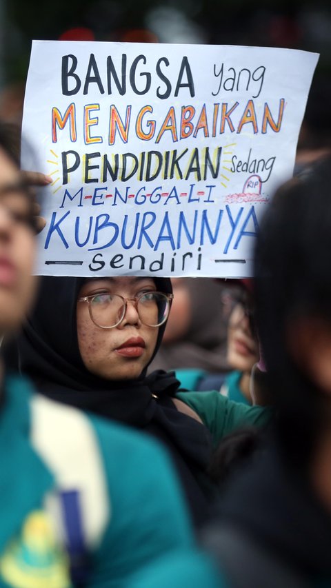 Tagar 'Indonesia Gelap' Ramai Digaungkan, Ini Sejumlah Kebijakan Pemerintah yang Dinilai Rugikan Rakyat