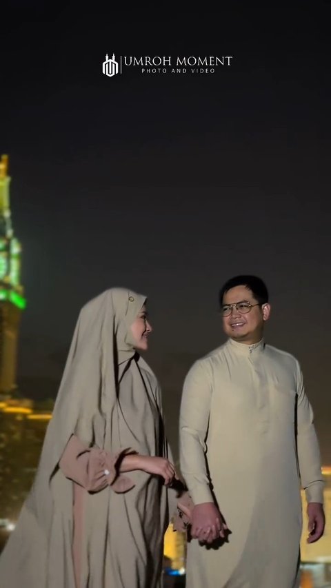 5 Potret Romantis Tommy Kurniawan Ajak Istri ke Tanah Suci Rayakan Wedding Anniversary ke-7