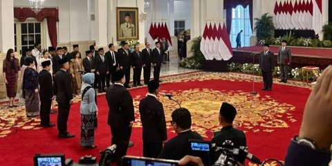 VIDEO: Momen Reshuffle Kabinet, Presiden Terima Hadiah Uang Pejabat Baru Hingga Respons Prabowo