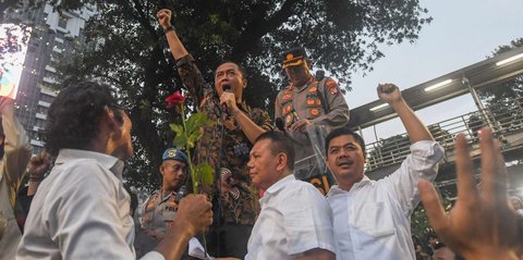 Lantunan Darah Juang Tutup Demo Indonesia Gelap, Ini 9 Tuntutan Massa yang Ditandatangani Mensesneg