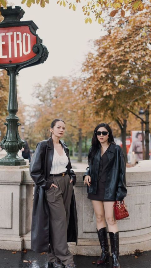 5 Potret Kekompakan Febby Rastanty dan Enzy Storia Plesiran di Paris, Outfit Parisian Chic Memikat