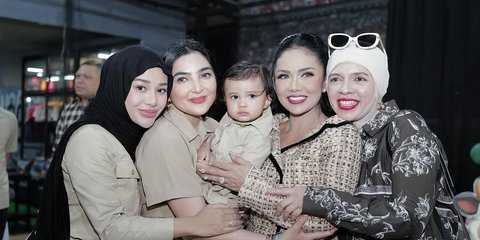 Potret Bahagia Aurel Hermansyah Bisa Satukan Ibu Kandung, Sambung hingga Mertua dalam Satu Frame saat Ulang Tahun Ameena